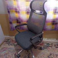 صندلی حرفه ای در حد نو دارای ضمانت ۲ سال