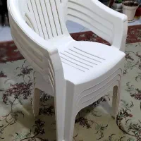چهار عدد صندلی پلاستیکی ناصر سالم و بدون شکستگی