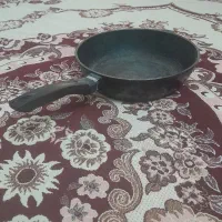 تابه چدن.  سالم و محکم|ظروف پخت‌وپز|بروجرد, |دیوار