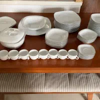 سرویس چینی ۹۸ پارچه‌ی ۱۲ نفره زرین