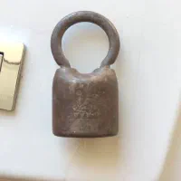 قفل قدیمی