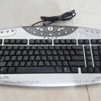 کیبورد سالم و تمیز