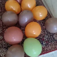 تعدادی بادکنک بصورت ریسه ای برای تولد