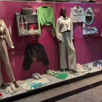 فروشنده خانم نیازمندیم