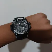 ساعت ضد آب و هوشمند