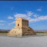 خودرو سواری جهت تخت جمشید