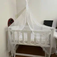 تخت کنار مادر