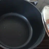 مرغ خوری سایز بزرگ و قابلمه سایز ۳۲ نو