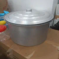 یک عدد قابلمه بزرگ روهی