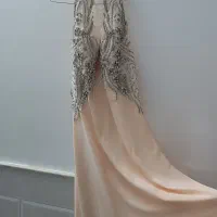 تعدادی لباس کاملا سالم و تمیز و استفاده نشده