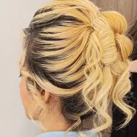 نیازمند مدل شنیون با پرداخت هزینه|خدمات آرایشگری و زیبایی|رشت, رشتیان|دیوار