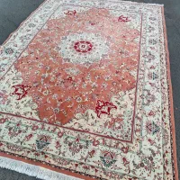 فرش ماشینی ۹ متر ۷۰۰ شانه رنگ پیازی در حد نو|فرش|تبریز, |دیوار