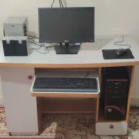 کامپیوتر کامل به همراه میز