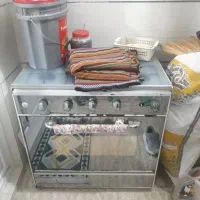 یک عدد اجاق گاز و آب چکان در حد