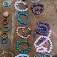 ساخت دستبند خاص با سنگ ماه تولد شما