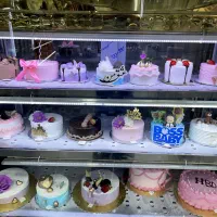 کیک تولدو شیرینی