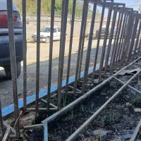 پله اهنی رنگ  ابی وقرمز