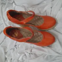 کفش پرتقالی رنگ سایز ۳۹