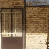 درب و پنجره فروشی بسیار تمیز|مصالح و تجهیزات ساختمان|قنوات, |دیوار