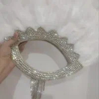 بدلیجات و بادبزن و تاج