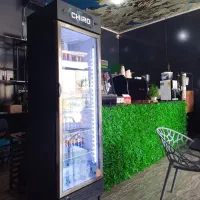 نیروی کار خانم برای کافه