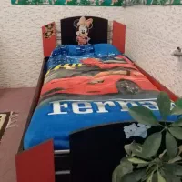 تخت وکمد و ویترین