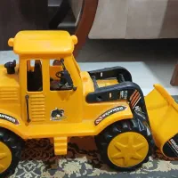 کامیون سالم و پمپ بنزین سالم