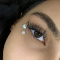 اکستنشن و لیفت مژه و ابرو با تخفیف ویژه