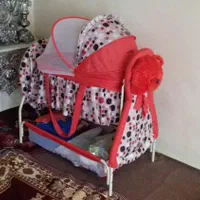 گهواره رنگ قرمز|تخت و صندلی بچه|تبریز, |دیوار