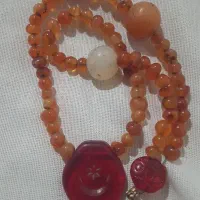 اویز گردن عقیق|کلکسیون اشیاء عتیقه|فرمهین, |دیوار