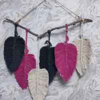 برگ مکرومه و گل پامپاس سرخابی