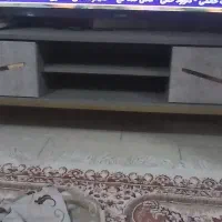 میزتی وی  اینه کنسول. ساعت ایستاده
