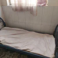 تخت فلزی تک نفره با میز آرایش|تخت و سرویس خواب|تهران, والفجر (افسریه)|دیوار