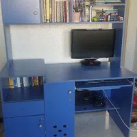 میز کامپیوتر و کتابخانه
