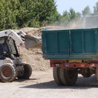 بابکت  و بیل کندن استخر حمل نخاله