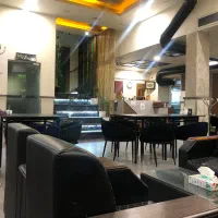 کارگر ساده سالن کار