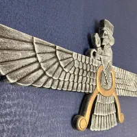 مجسمه دیواری فَروَهَر ساخت لاله‌جین