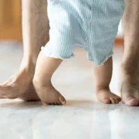 کلینیک ارزیابی مشکلات راه رفتن و ایستادن فرزند شما|خدمات آرایشگری و زیبایی|بهار, |دیوار