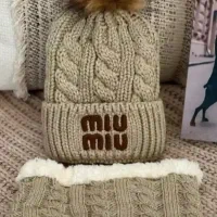 شال و کلاه مارک miu miu