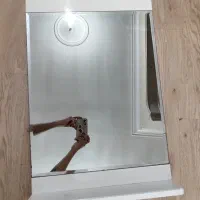 آینه و باکس سرویس بهداشتی