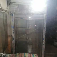 وسایل رستوران ب فروش می‌رسد ب علت جابجایی.