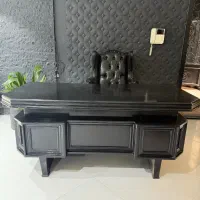 میز چوبی صندلی چرخدار چرم