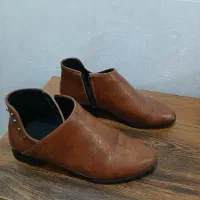 کتونی|کیف، کفش، کمربند|رشت, پل تالشان|دیوار