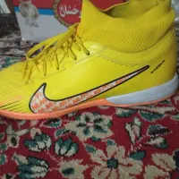 کفش سالنی (فوتسال)