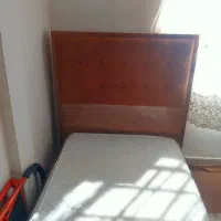دو عدد تخت یک نفره همراه تشک درحدنو