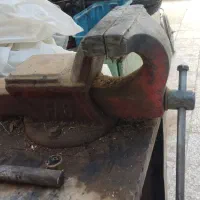 گیره به همراه میز کار