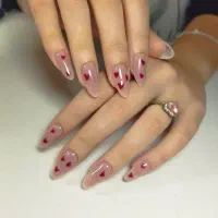 خدمات کاشت ناخن