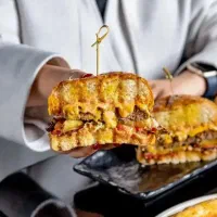 12 نفر کارگرساده تا ماهر در رستوران بین المللی|استخدام خدمات فروشگاه و رستوران|تهران, فرمانیه|دیوار