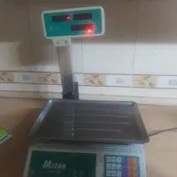 ترازو دیجیتالی ۴۰ کیلویی و بخاری بدون دودکش