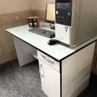 کامپیوتر و میز کامپیوتر|رایانه رومیزی|فراغی, |دیوار